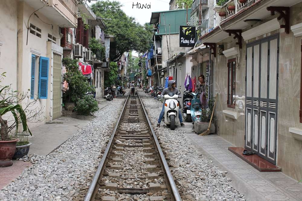 Train Hanoi