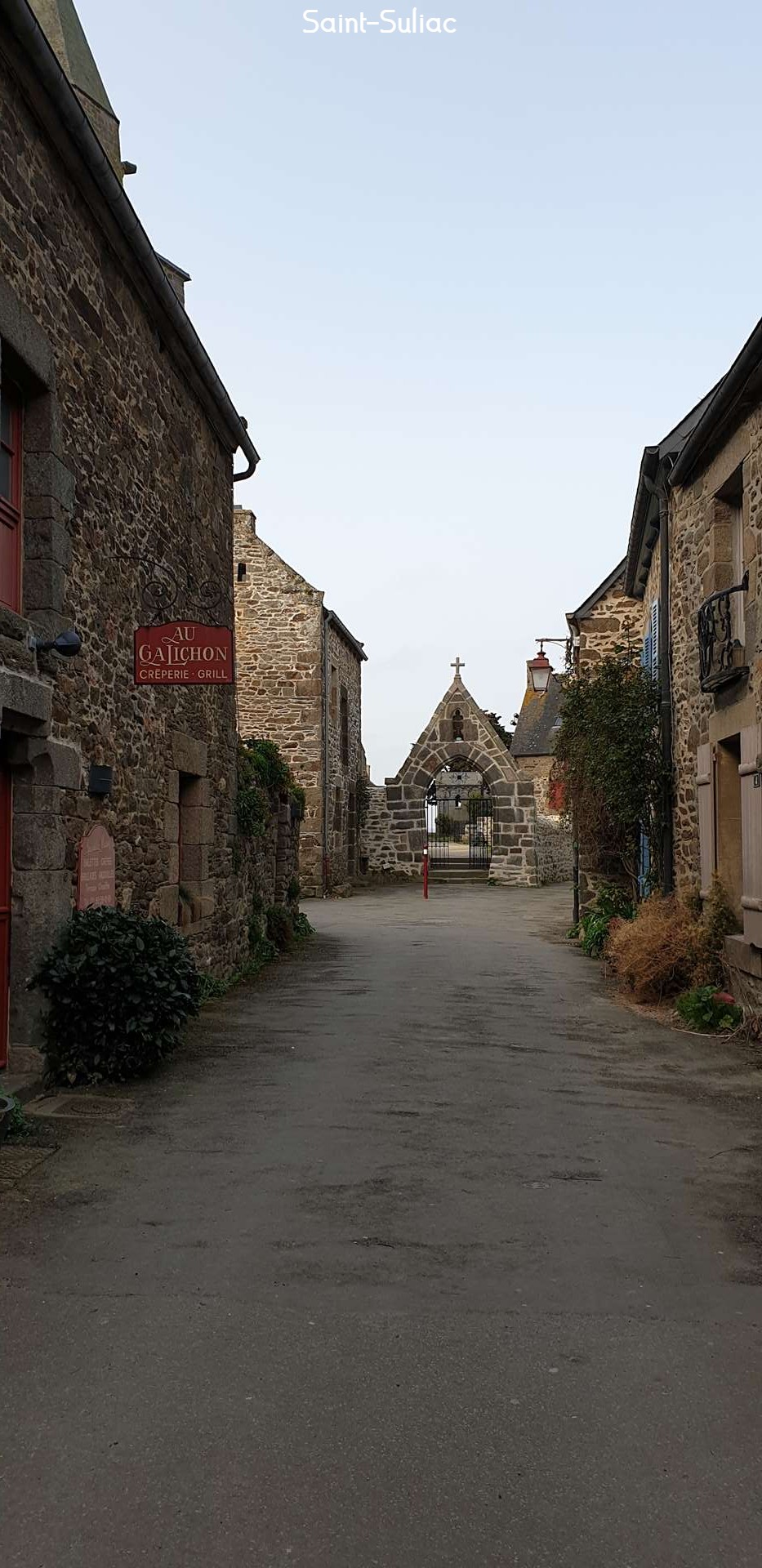 Petit village de Saint-Suliac typique