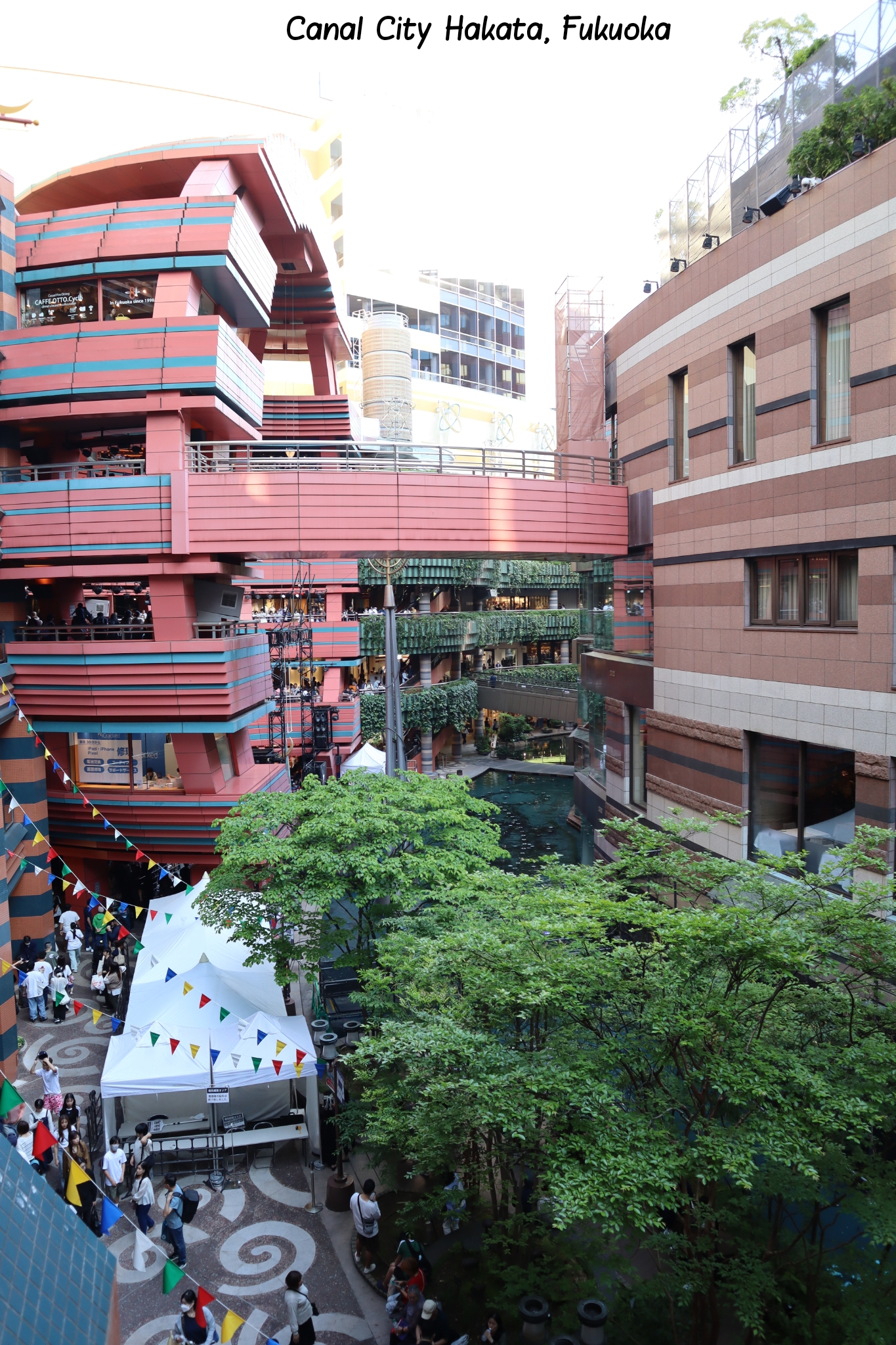 Canal city Hakata Fukuoka Kyushu Japon