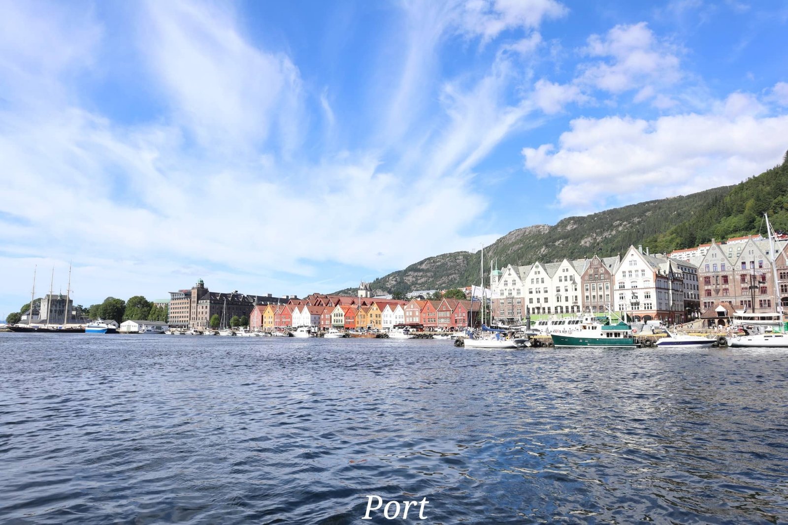 Bergen - port - maisons colorées - bateaux - ville - Norvège - voyage