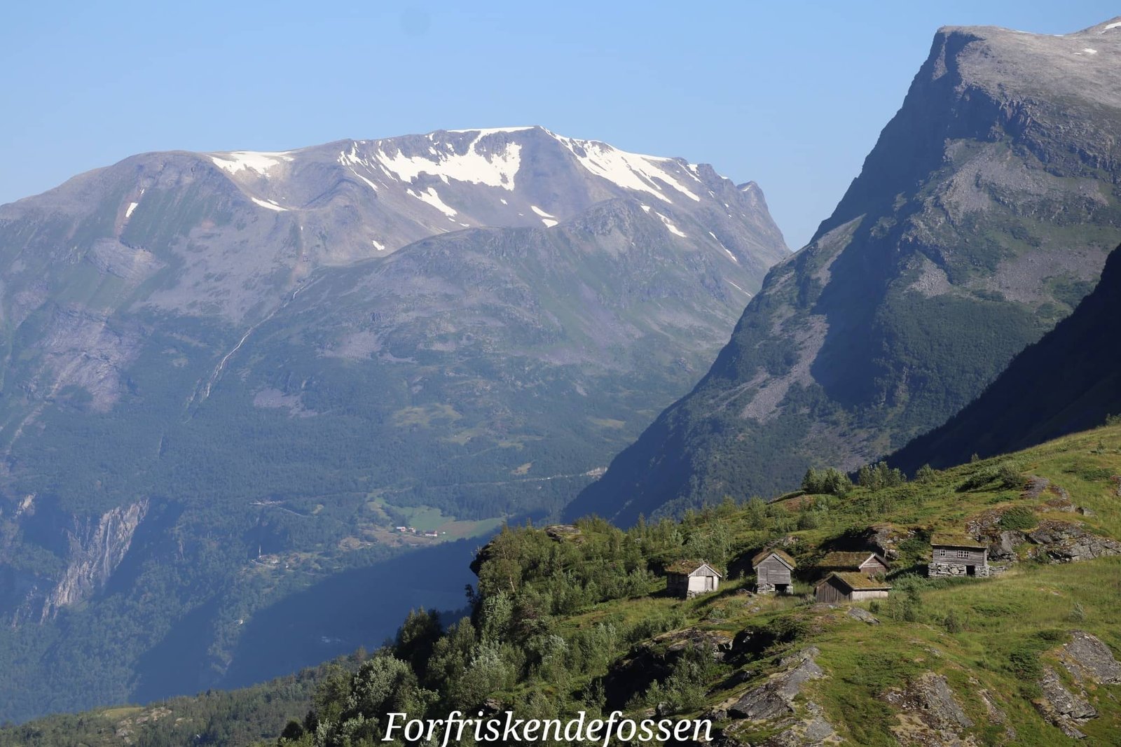 Forkrskrendefossen - hameau - montagne - voyage - Norvège