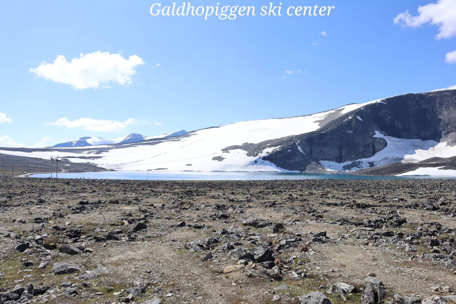 Galdhopiggen - lac - neige - rocaille - voyage - Norvège