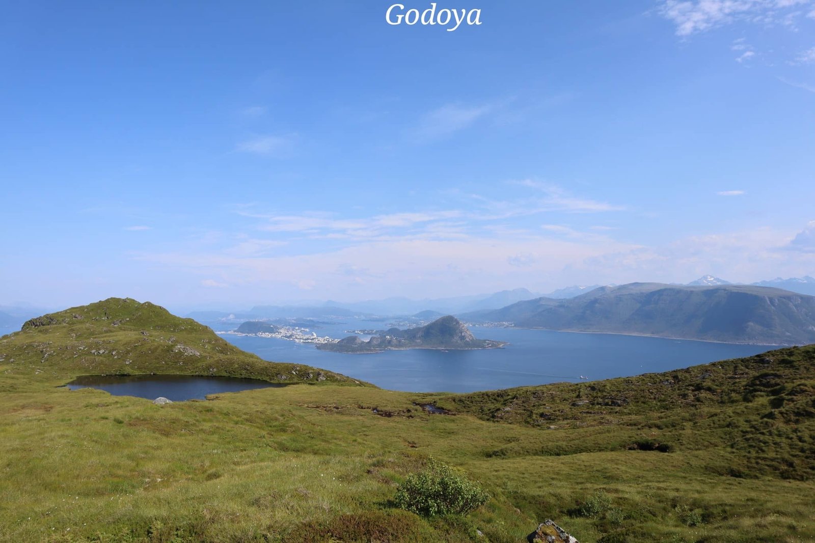 Godoya - randonnée - fjord - lac - voyage - Norvège