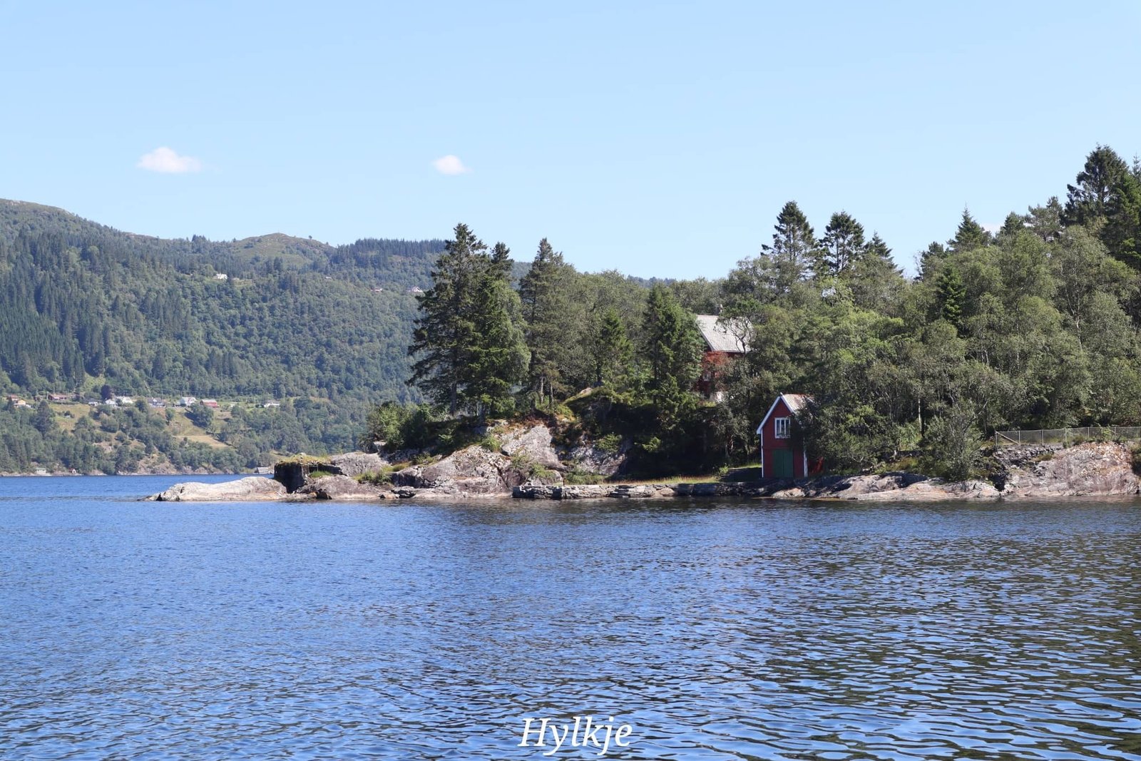 Hylkje - fjord - cabanes - eau - voyage - Norvège