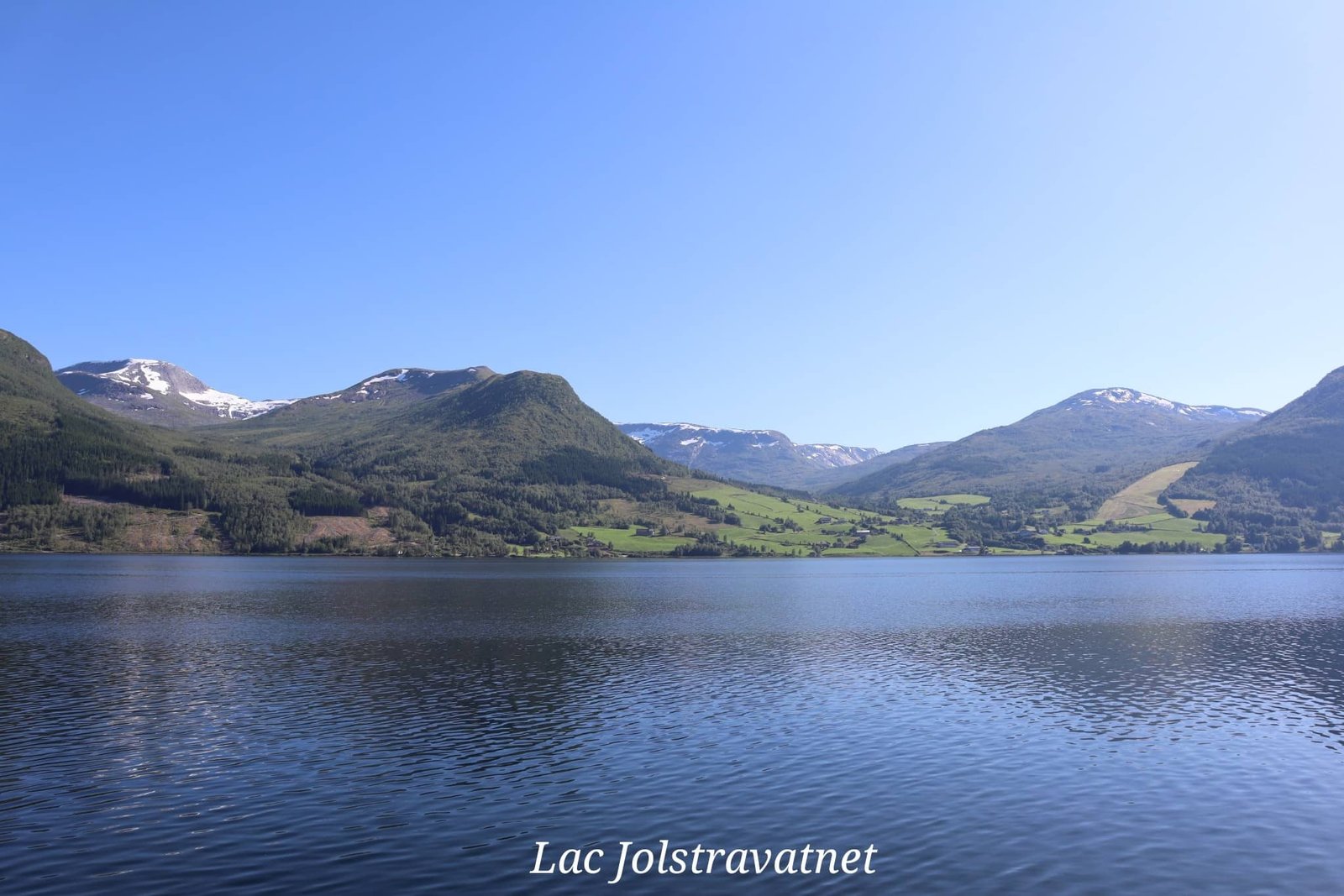 Lac Jolstravatnet - montagnes - voyage - Norvège