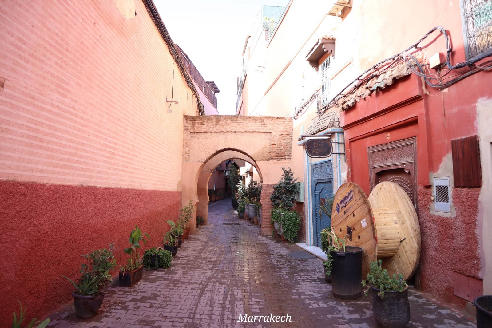 Marrakech - ruelle colorée - voyage