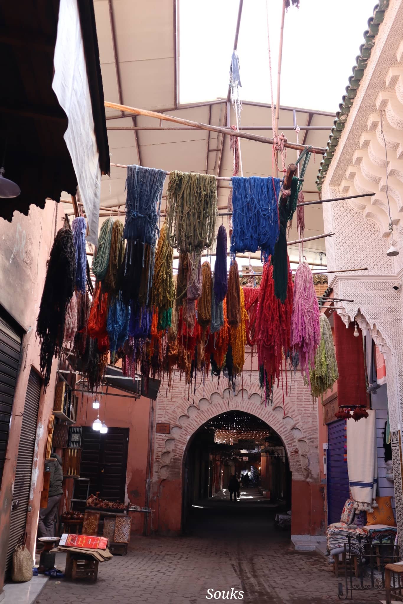 Marrakech - souks - boutique de teinturiers - voyage