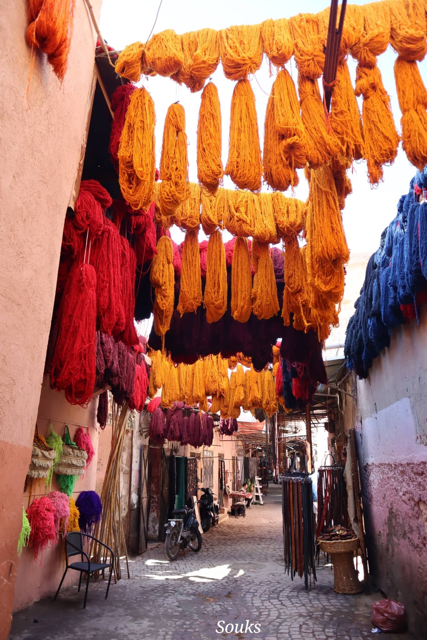Marrakech - souks - boutique de teinturiers - voyage