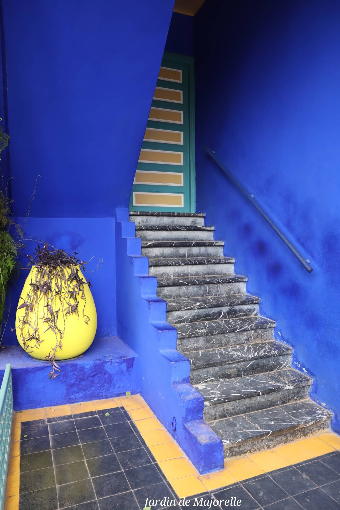 Marrakech - jardin de Majorelle - escalier bleu - voyage