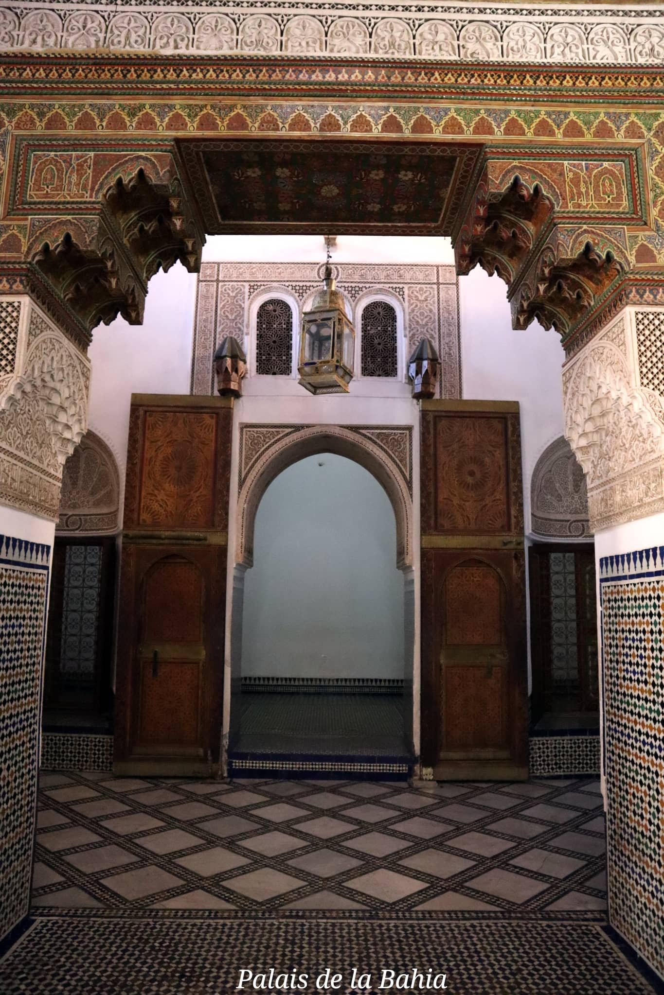Marrakech - palais de la Bahia - arche colorée - voyage