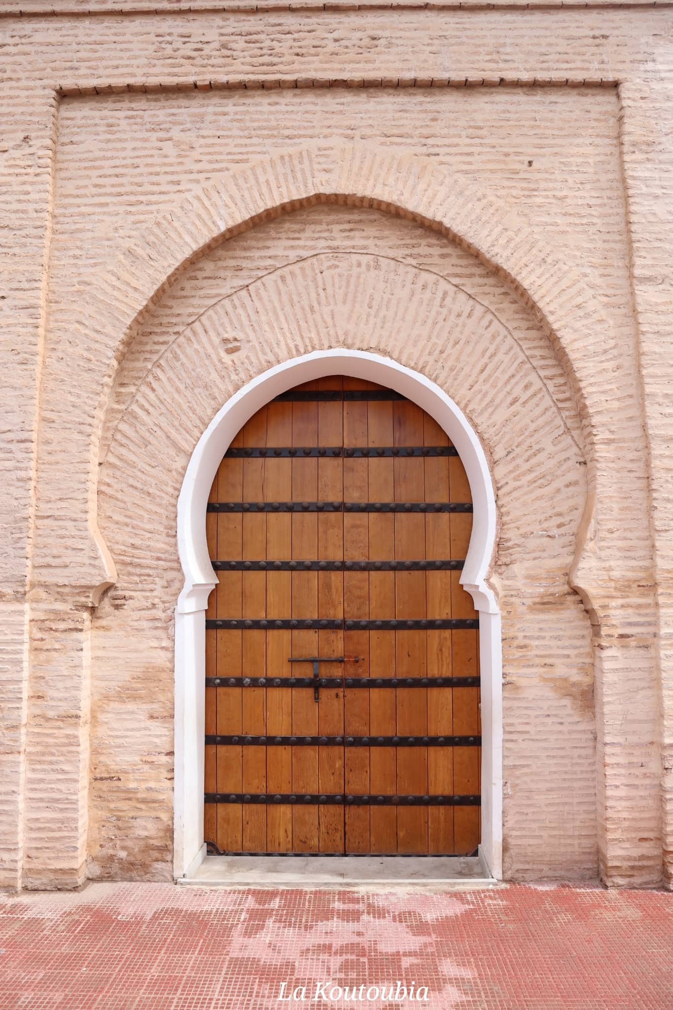Marrakech - la Koutoubia - porte en bois - voyage
