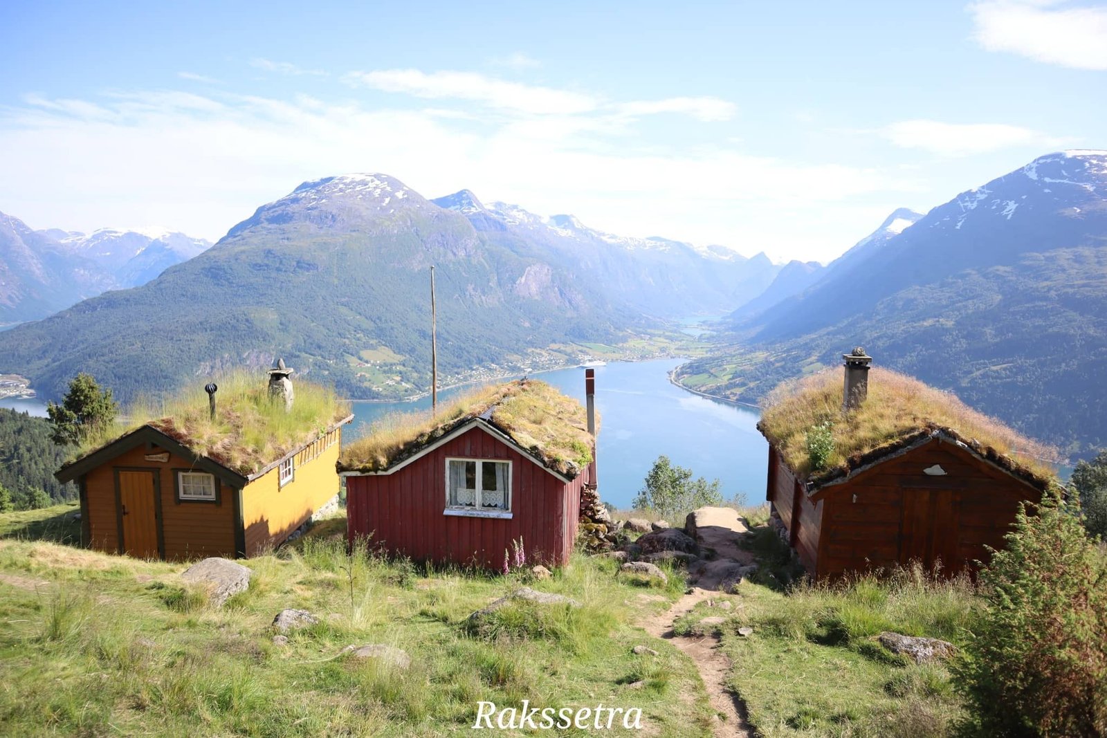 Rakssetra - vue - cabanes colorées - voyage - Norvège